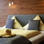 Creo Hotel 3*